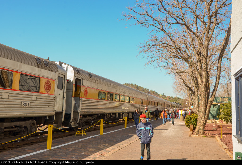 Grand Canyon Railway departure from Williams Depot